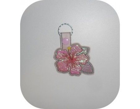 Motif de broderie machine porte clé fleur d'hibiscus  en mylar  ITH