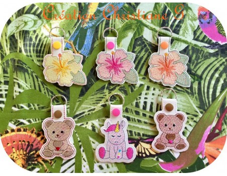 Motif de broderie machine porte clé fleur d'hibiscus  en mylar  ITH