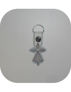 Motif de broderie machine porte clé hermine en mylar  ITH