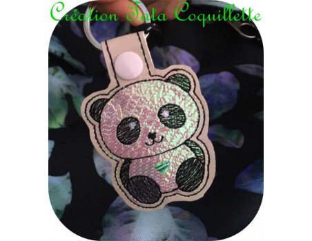 Motif de broderie machine porte clé panda en mylar  ITH