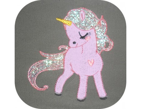 Motif de broderie machine licorne  coeur en mylar