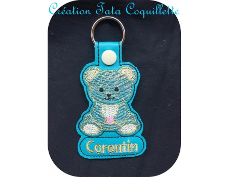 Motif de broderie machine porte clé ourson en mylar  ITH