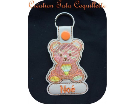 Motif de broderie machine porte clé ourson en mylar  ITH