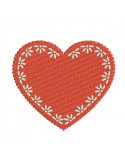 Motif de broderie machine coeur feston rouge