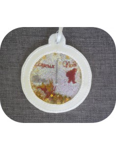 Motif de broderie machine boule de noël cerf  en mylar et en relief  ITH