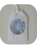 Motif de broderie machine  étiquette  boule de noël flocon  en mylar et en relief  ITH