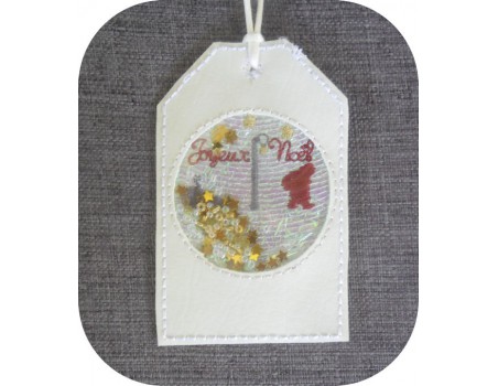 Motif de broderie machine  étiquette  boule de noël joyeux noël en mylar et en relief  ITH