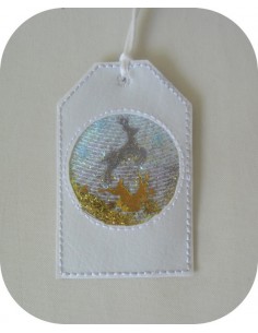 Motif de broderie machine  étiquette  boule de noël cerf  en mylar et en relief  ITH