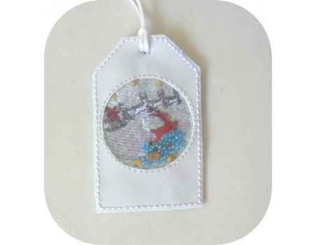 Motif de broderie machine  étiquette  boule de noël père noël   en mylar et en relief  ITH