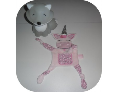 Motif de broderie machine doudou  licorne  ITH