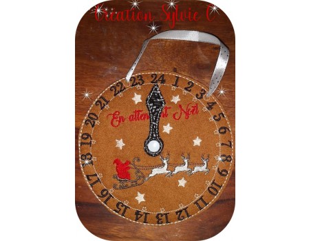 motif de broderie machine horloge en attendant Noël  ITH