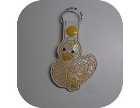 Motif de broderie machine porte clé canard forain  en mylar  ITH