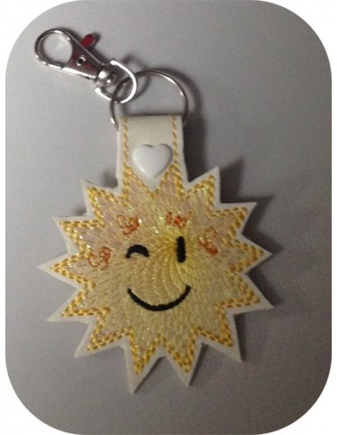 Motif de broderie machine porte clé soleil en mylar  ITH