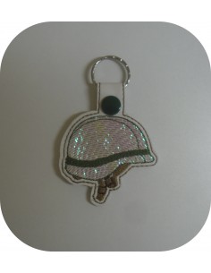 Motif de broderie machine porte clé casque lourd militaire en mylar  ITH