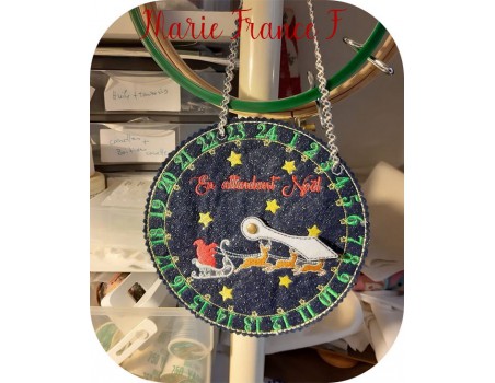 motif de broderie machine horloge en attendant Noël  ITH