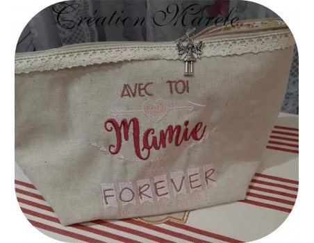 Motif de broderie  machine texte mamie forever