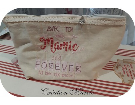 Motif de broderie  machine texte mamie forever