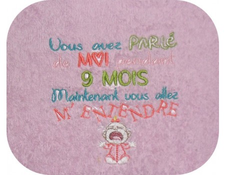 Motif de broderie  texte 9 mois fille