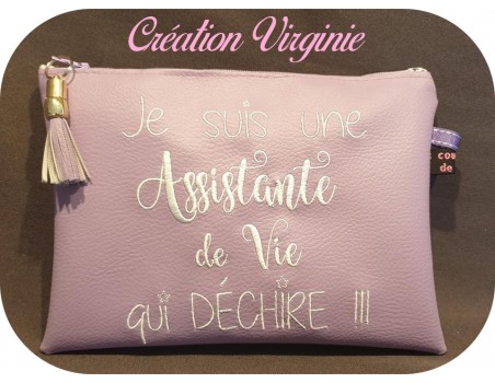 Motif de broderie  assistante de vie qui déchire