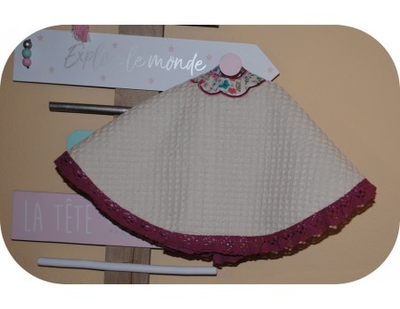 Motif de broderie machine accroche fleur rond éponge ITH