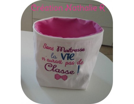 Motif de broderie  maîtresse  vie classe