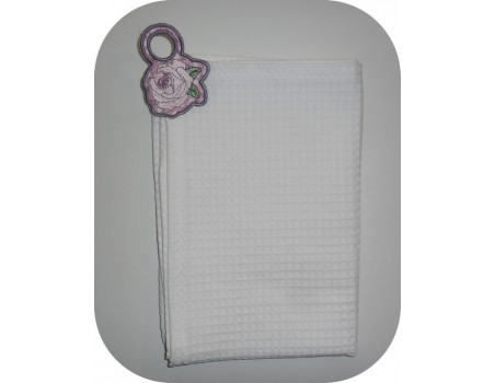 Motif de broderie machine accroche torchon shabby rose  ITH