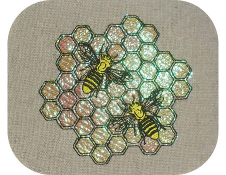 Motif de broderie machine les  abeilles sur une alvéole en mylar