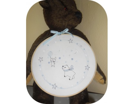 Motif de broderie machine  l'ourson et le lapin au ballon