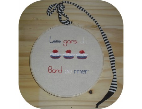 Motif de broderie machine bérets avec pompons 3D gars du  bord de mer