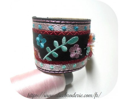 Motif de broderie machine ITH bracelet  bohème pompon rond