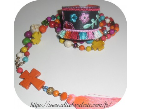 Motif de broderie machine ITH bracelet  bohème avec frise de pompons