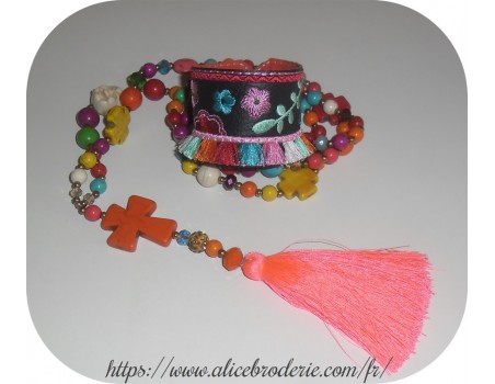 Motif de broderie machine ITH bracelet  bohème avec frise de pompons