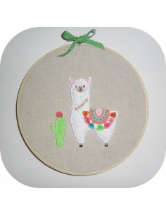 Motif de broderie machine lama en appliqué avec ses pompons