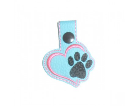 Motif de broderie machine porte clé  coeur patte de chien ou chat   ITH