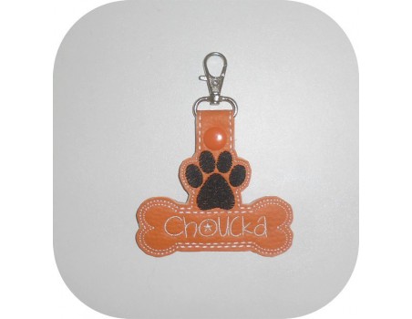 machine embroidery design  cat or dog  paw  keychains ith