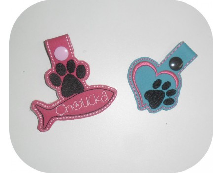 Motif de broderie machine porte clé patte de  chat  avec  poisson personnalisable  ITH