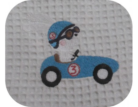 Motif de broderie machine  lapin dans sa voiture de course