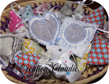 Motif de broderie machine  sachet  carré pour lavande avec pompon