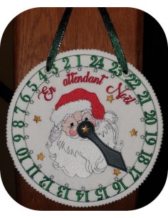 motif de broderie machine horloge en attendant Noël père Noël  ITH