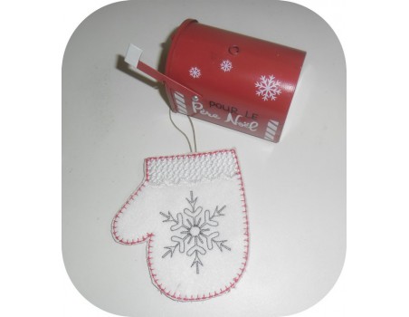 Motif de broderie machine moufle  de Noël  ITH