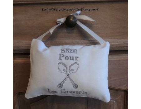 motif de broderie couverts