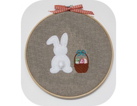 Motif de broderie machine  le lapin de Pâques avec sa queue pompon en 3D