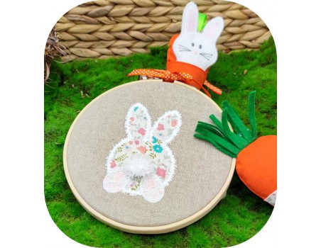 Motif de broderie machine  le lapin de Pâques avec un gros  pompon en 3D