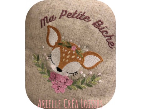 Motif de broderie machine biche bouquet de fleurs