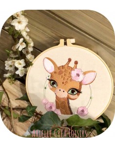 Motif de broderie machine girafe  fleurs