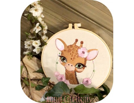 machine embroidery design giraffe with flowers