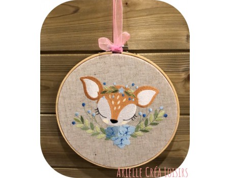 Motif de broderie machine biche bouquet de fleurs