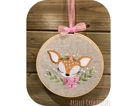 Motif de broderie machine biche bouquet de fleurs