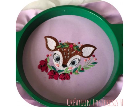 Motif de broderie machine biche couronne de fleurs