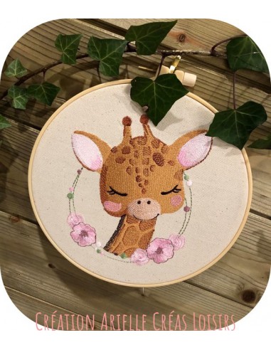 machine embroidery design giraffe with  frame flowers